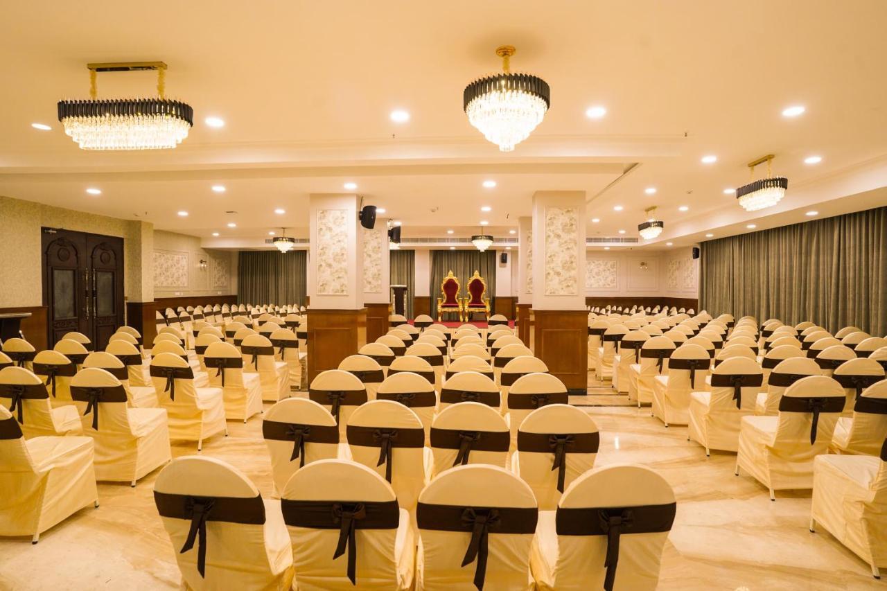 V Five Hotel Singapperumalkovil Luaran gambar